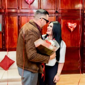 Aldo Ruíz Sánchez organizó en horario de trabajo un festejo por el día del amor y la amistad para congraciar a su pareja