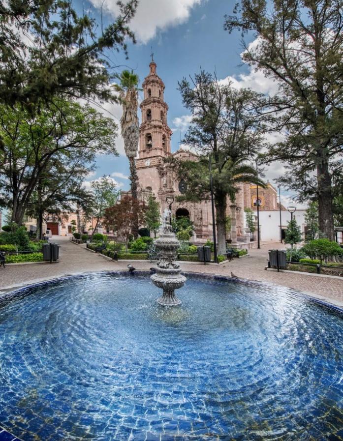 Alberca con agua
El contenido generado por IA puede ser incorrecto.