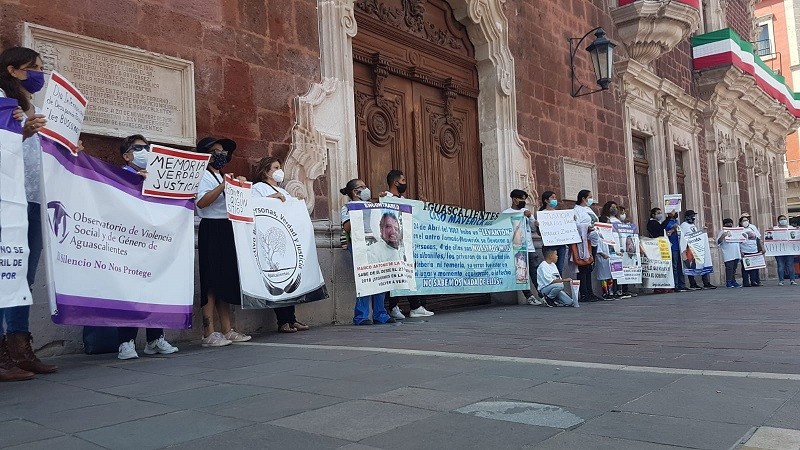 Personas en una calle

El contenido generado por IA puede ser incorrecto.