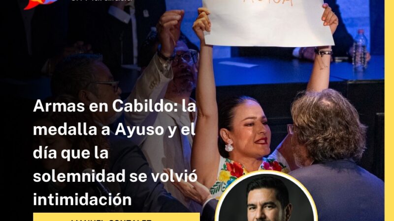 Armas en Cabildo: la medalla a Ayuso y el día que la solemnidad se volvió intimidación