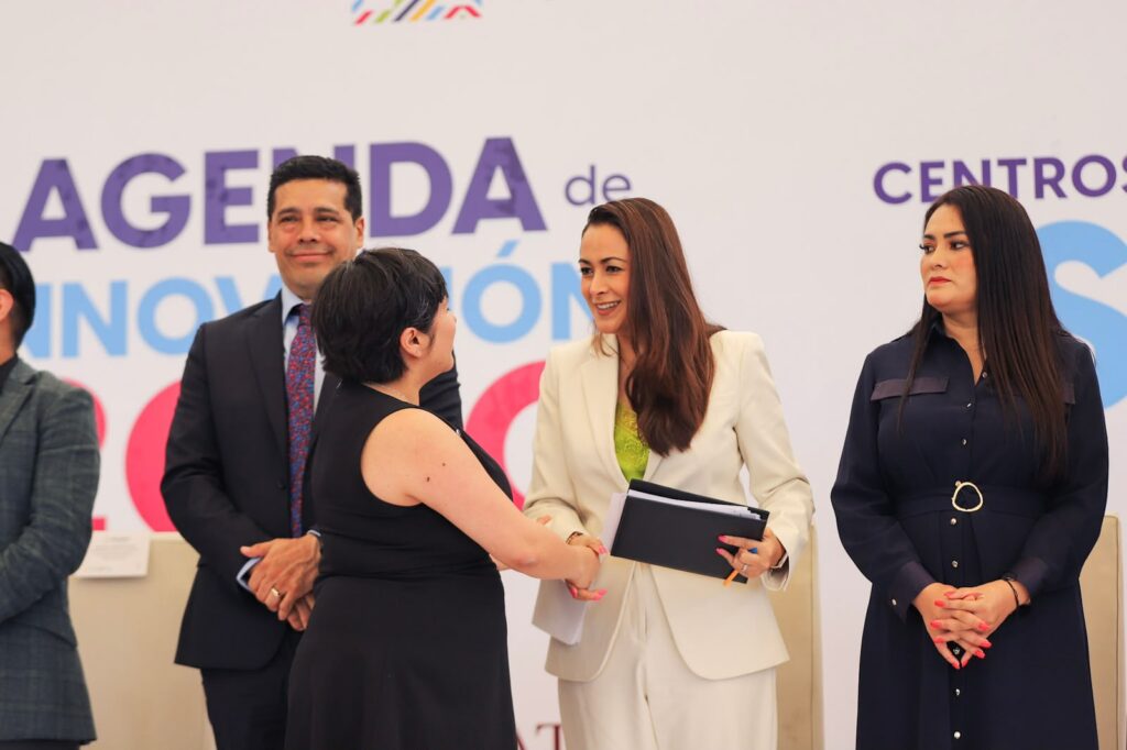 'Cinco centros públicos de investigación recibieron preseas por su trayectoria en el estado.' Ubicación: sección 'Un ecosistema científico'.
