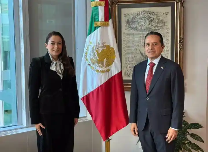 La gobernadora de Aguascalientes, Tere Jiménez, en reunión de trabajo con el embajador de México en Canadá, Carlos Manuel Joaquín González, para fortalecer las relaciones diplomáticas y comerciales estratégicas.